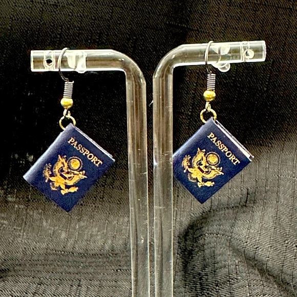 Jewelry - Passport earrings